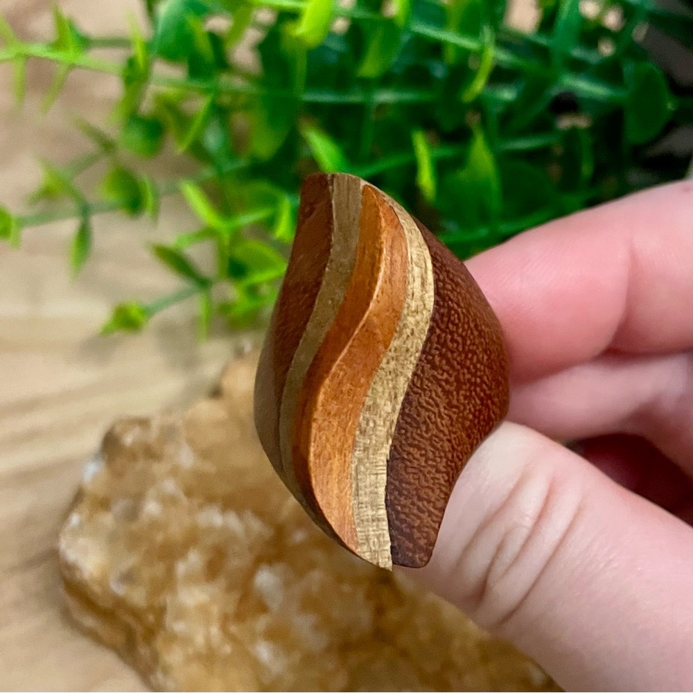 Vintage Handmade Abstract Wooden Ring Size 8 - Picture 7 of 12